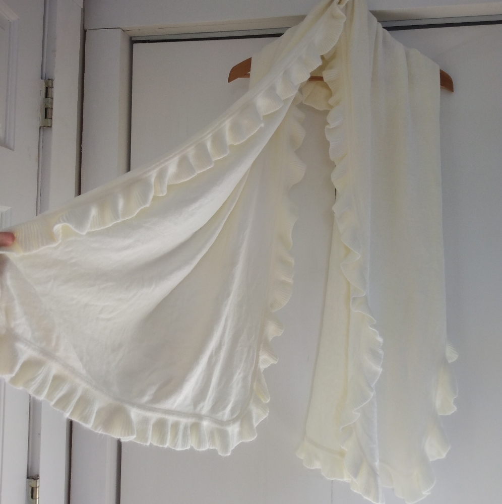 White Shawl w/ Ruffled Edges